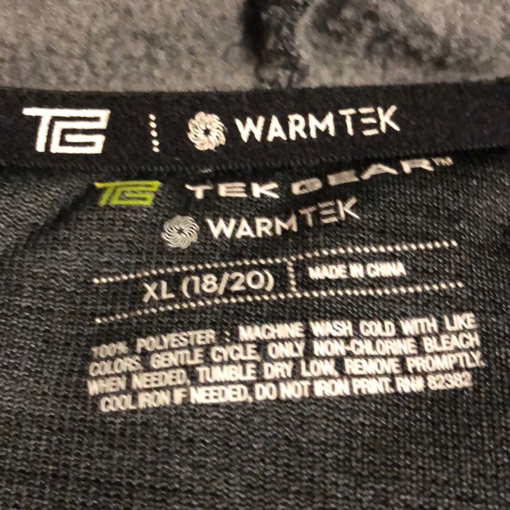Hoodie with basketball logo - Picture 4 of 4